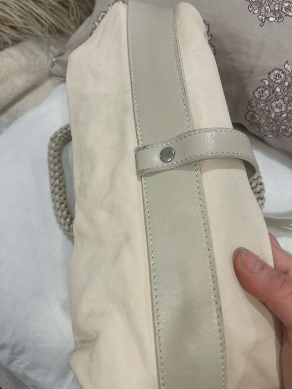 Gryson Cream Women's Shoulder Bag - Classic leather bag - Picture 3 of 16